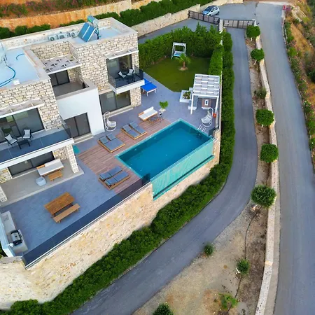 Villa Paleokastro With Private Heated Pool, Views - Next To Center - Wifi Kíssamos