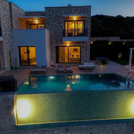 Paleokastro With Private Heated Pool, Views - Next To Center - Wifi Villa Kíssamos